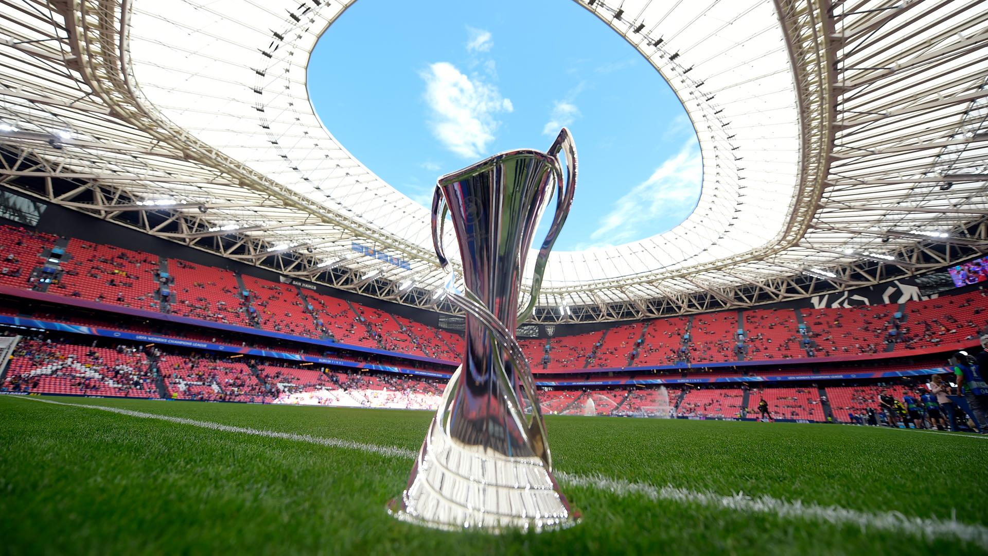 Der Champions-League-Pokal der Frauen, fotografiert 2024 in Bilbao Der Champions-League-Pokal der Frauen, fotografiert 2024 in Bilbao