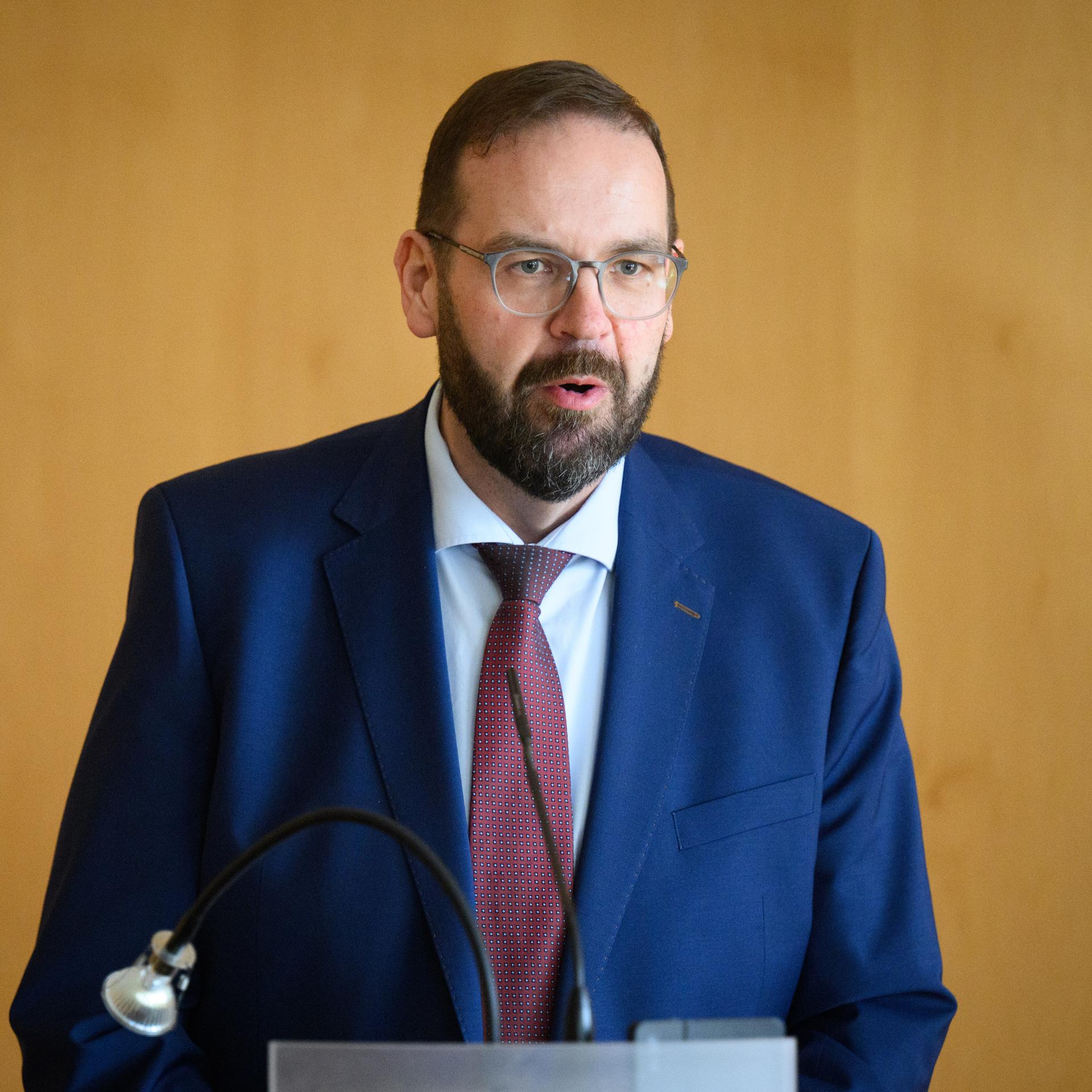 Stundentafel - Bildungsminister fürchtet um bundes