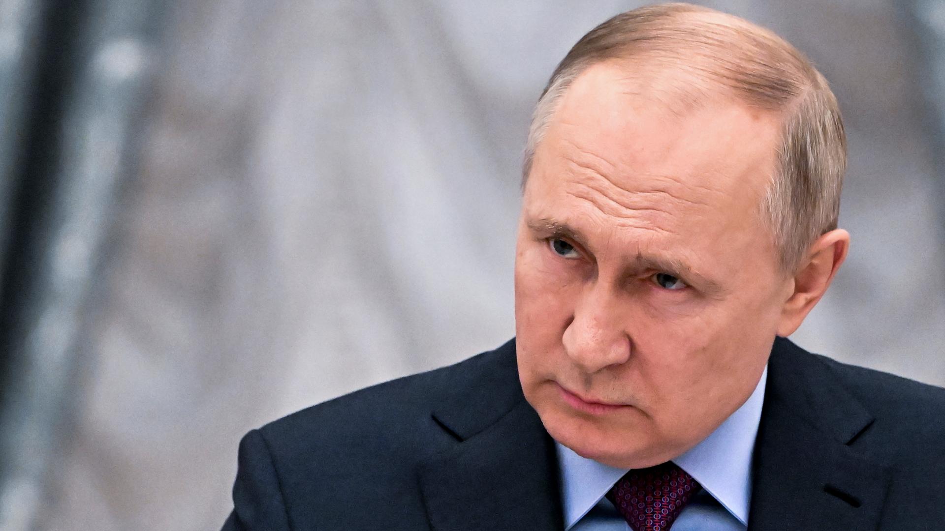 Porträtaufnahme des russischen Präsidenten Wladimir Putin.