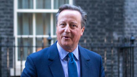 13. November 2023, London, England: Der ehemalige Premierminister David Cameron verlässt die Downing Street Nr. 10 als neuer britischer Außenminister im Kabinett von Rishi Sunak.