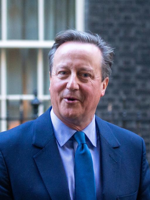 13. November 2023, London, England: Der ehemalige Premierminister David Cameron verlässt die Downing Streret Nr. 10 als neuer britischer Außenminister im Kabinett von Rishi Sunak. 