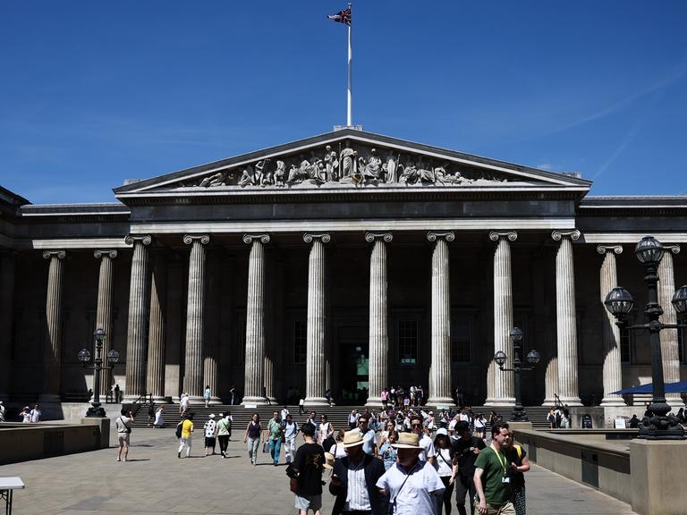 Ein Blick auf das British Museum in London, Großbritannien