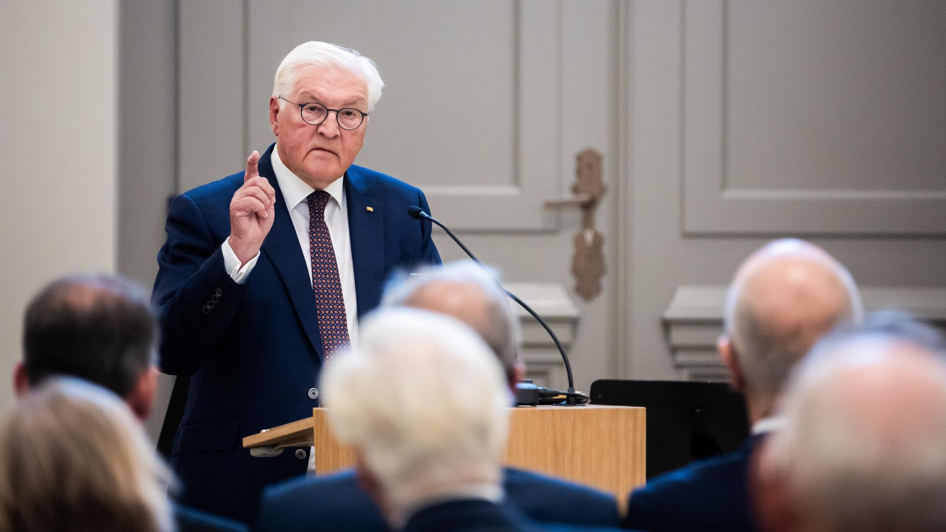 Potsdam: Bundespräsident Frank-Walter Steinmeier, Schirmherr des Wiederaufbau-Projekts, spricht beim Festakt zur Eröffnung des Turms der Garnisonkirche Potsdam. 