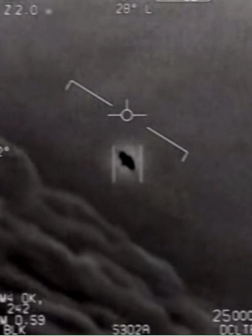 Ein offenbar unbekanntes Flugobjekt, das aber sicher nicht von Alpha Centauri stammt, sondern eher von militärischen Einrichtungen auf der Erde. Ein offenbar unbekanntes Flugobjekt, das aber sicher nicht von Alpha Centauri stammt, sondern eher von militärischen Einrichtungen auf der Erde.