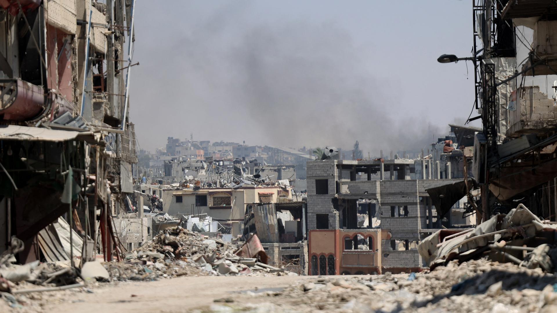 Das Foto zeigt, wie Rauch über dem Viertel Schedschaija in Gaza-Stadt aufsteigt.