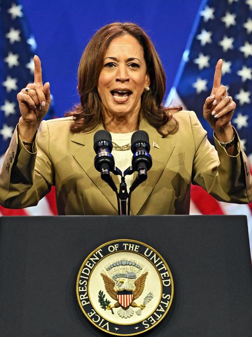 Vizepräsidentin Kamala Harris spricht während einer Wahlkampfveranstaltung in Philadelphia, Pennsylvania am 13.07.2024.