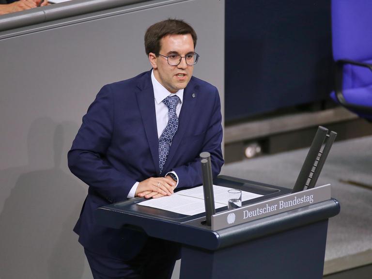 Bundestagsabgeordneter Konrad Körner, CSU, spricht am Rednerpult im Deutschen Bundestag Bundestagsabgeordneter Konrad Körner, CSU, spricht am Rednerpult im Deutschen Bundestag