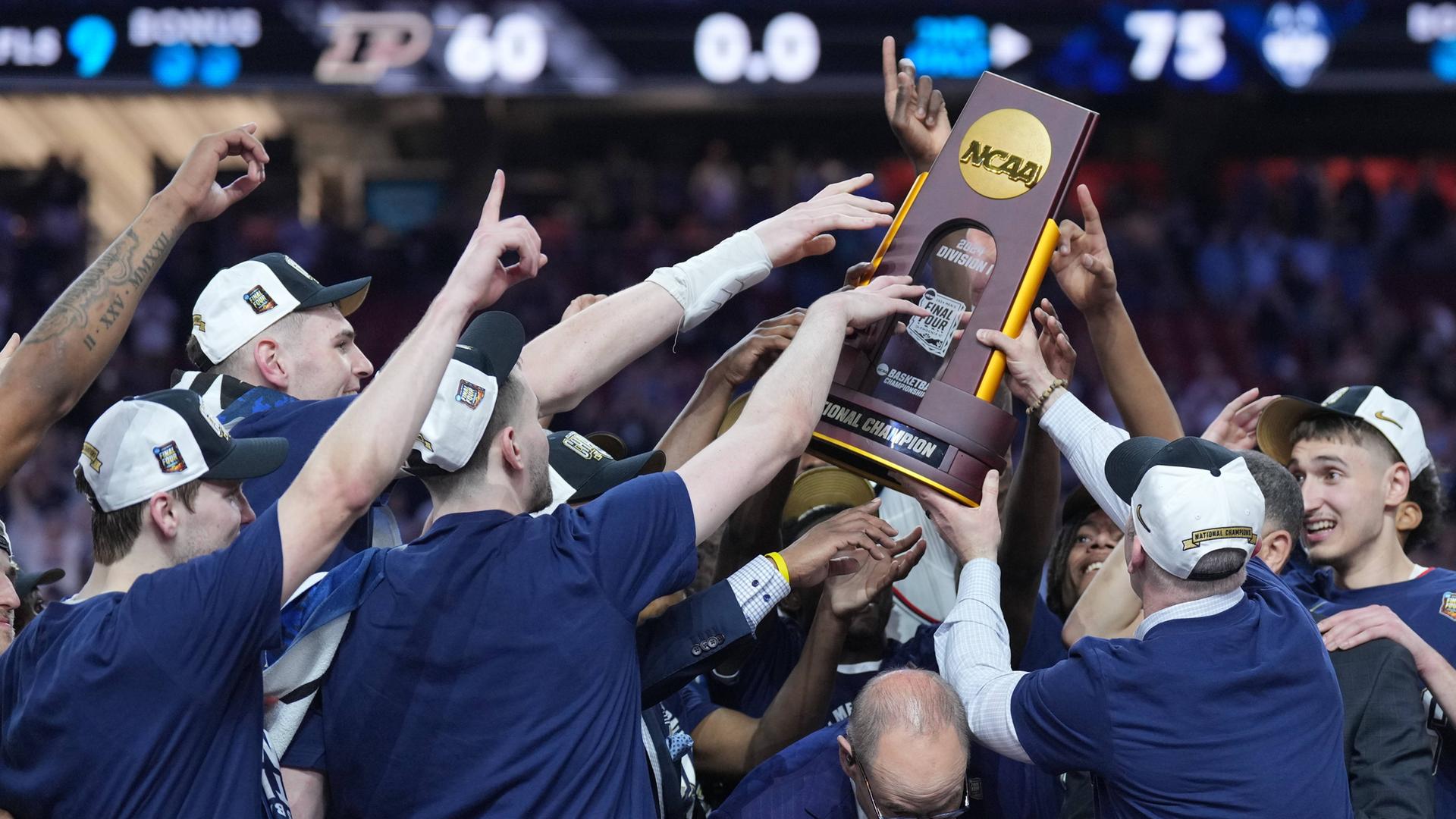 College-Basketballer feiern in den USA den Titelgewinn des NCAA-Turniers.