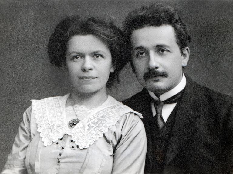 Mileva und Albert Einstein.