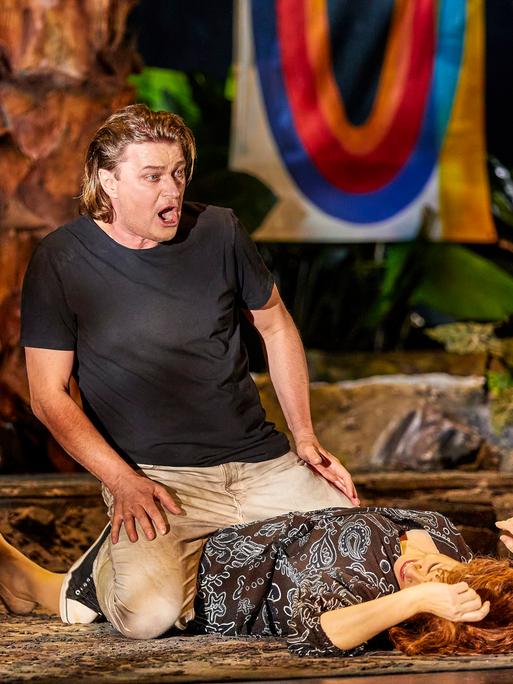 Klaus Florian Vogt und Tanja Ariane Baumgartner auf der Bühne in einer Szene des "Tannhäuser".