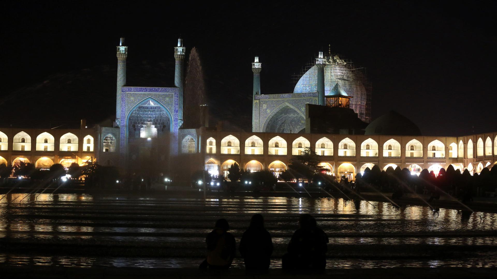 Blick auf den Naqsh-e Jahan Platz in der iranischen Stadt Isfahan.