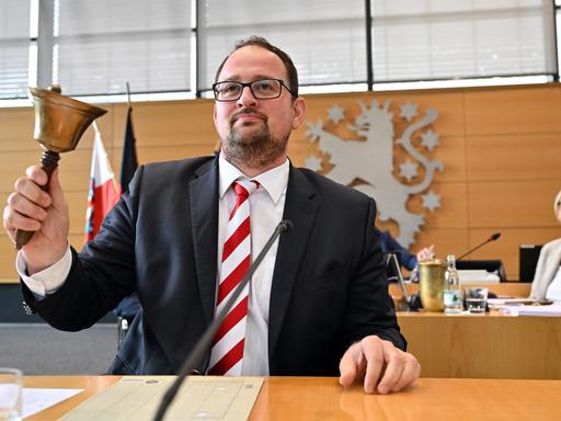 Thadäus König (CDU) als neuer Landtagspräsident während der konstituierenden Sitzung des Thüringer Landtags.