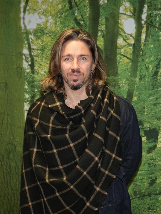 Gil Ofarim bei der Abreise zur RTL-Sendung "Dschungelcamp - Ich bin ein Star Holt mich hier raus" 2026 am Flughafen Frankfurt