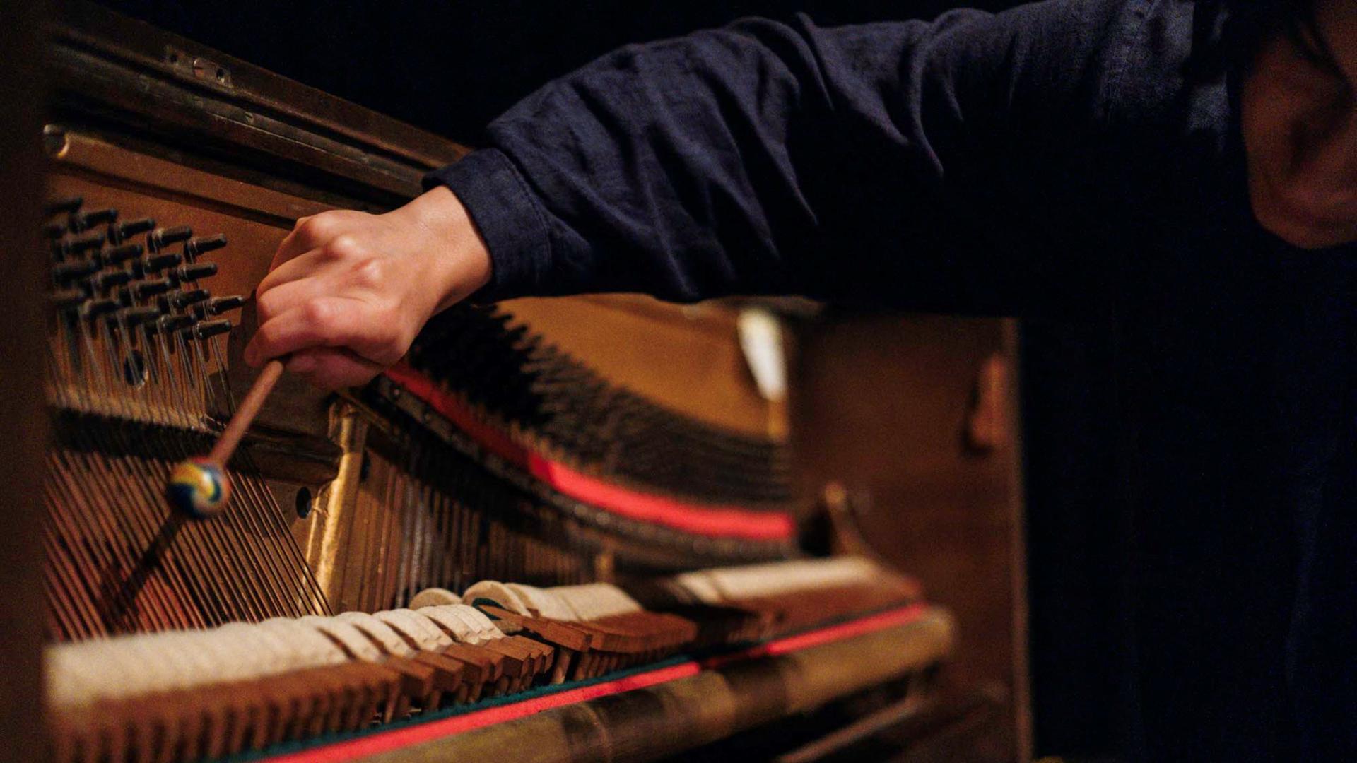 Die Klangkünstlerin Coila-Leah Enderstein 