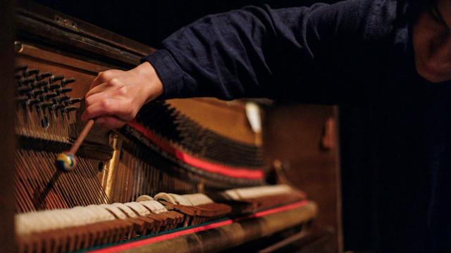 Die Klangkünstlerin Coila-Leah Enderstein 