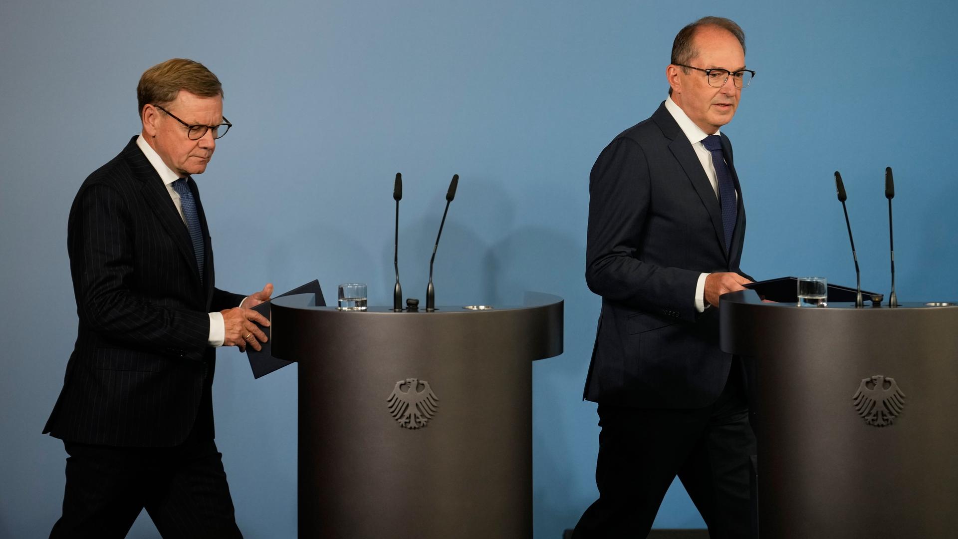 Alexander Dobrindt und Johann Wadephul treten an Rednerpulte. Alexander Dobrindt und Johann Wadephul treten an Rednerpulte.