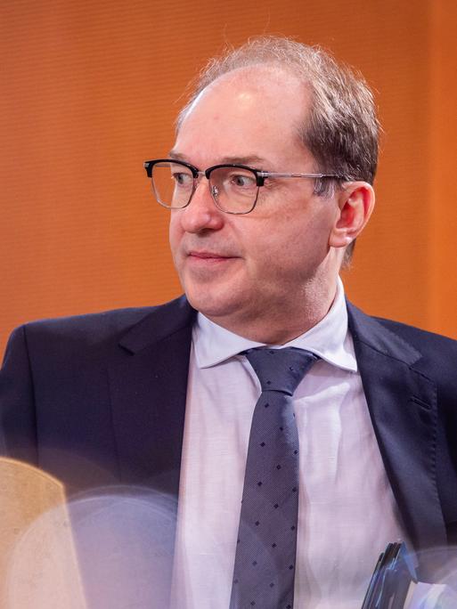 Alexander Dobrindt (CSU), Bundesminister des Innern, aufgenommen im Rahmen einer Kabinettsitzung in Berlin im Februar 2026.
