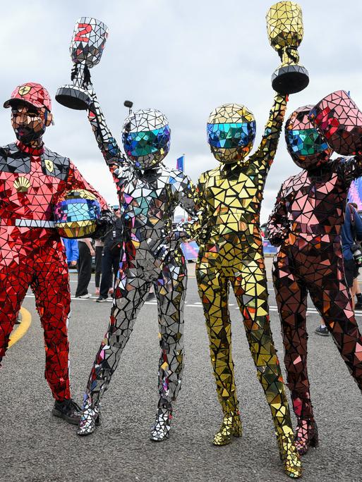 F1-Grand-Prix von Großbritannien: Menschen im Spiegel während des Formel-1-Pirelli-Grand-Prix von Großbritannien 2026 auf dem Silverstone Circuit in Towcester am 5. Juli 2026. 