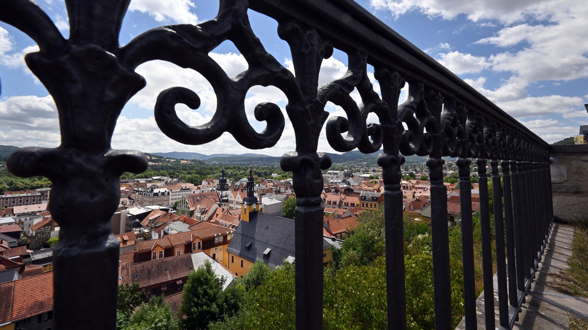 Ein Blick über Rudolstadt bei Sonne und Wolken. Ein Blick über Rudolstadt bei Sonne und Wolken.