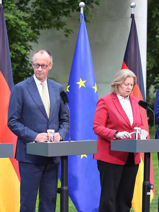 Pressekonferenz am 2. Juli 2026 nach Koalitionsausschuss: Bayerns Ministerpräsident Markus Söder, Bundeskanzler Friedrich Merz, Bundesministerin für Arbeit und Soziales Bärbel Bas und Bundesminister der Finanzen Lars Klingbeil stehen nebeneinander