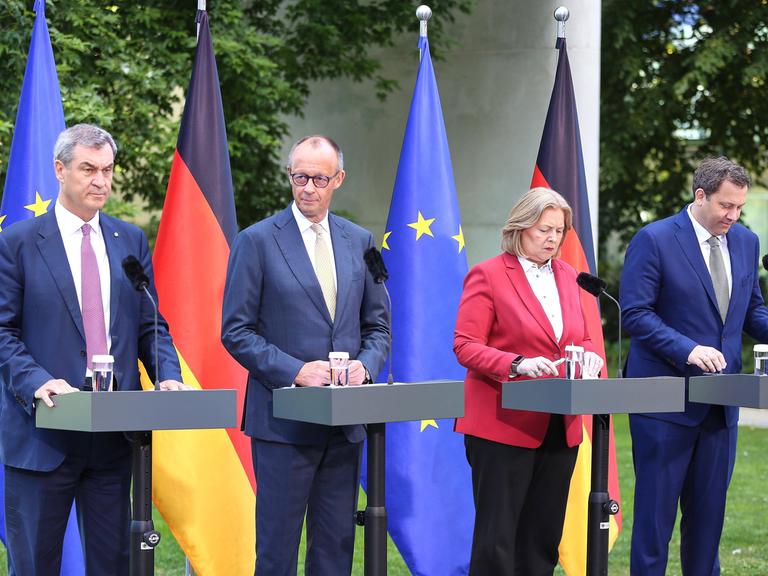 Pressekonferenz am 2. Juli 2026 nach Koalitionsausschuss: Bayerns Ministerpräsident Markus Söder, Bundeskanzler Friedrich Merz, Bundesministerin für Arbeit und Soziales Bärbel Bas und Bundesminister der Finanzen Lars Klingbeil stehen nebeneinander