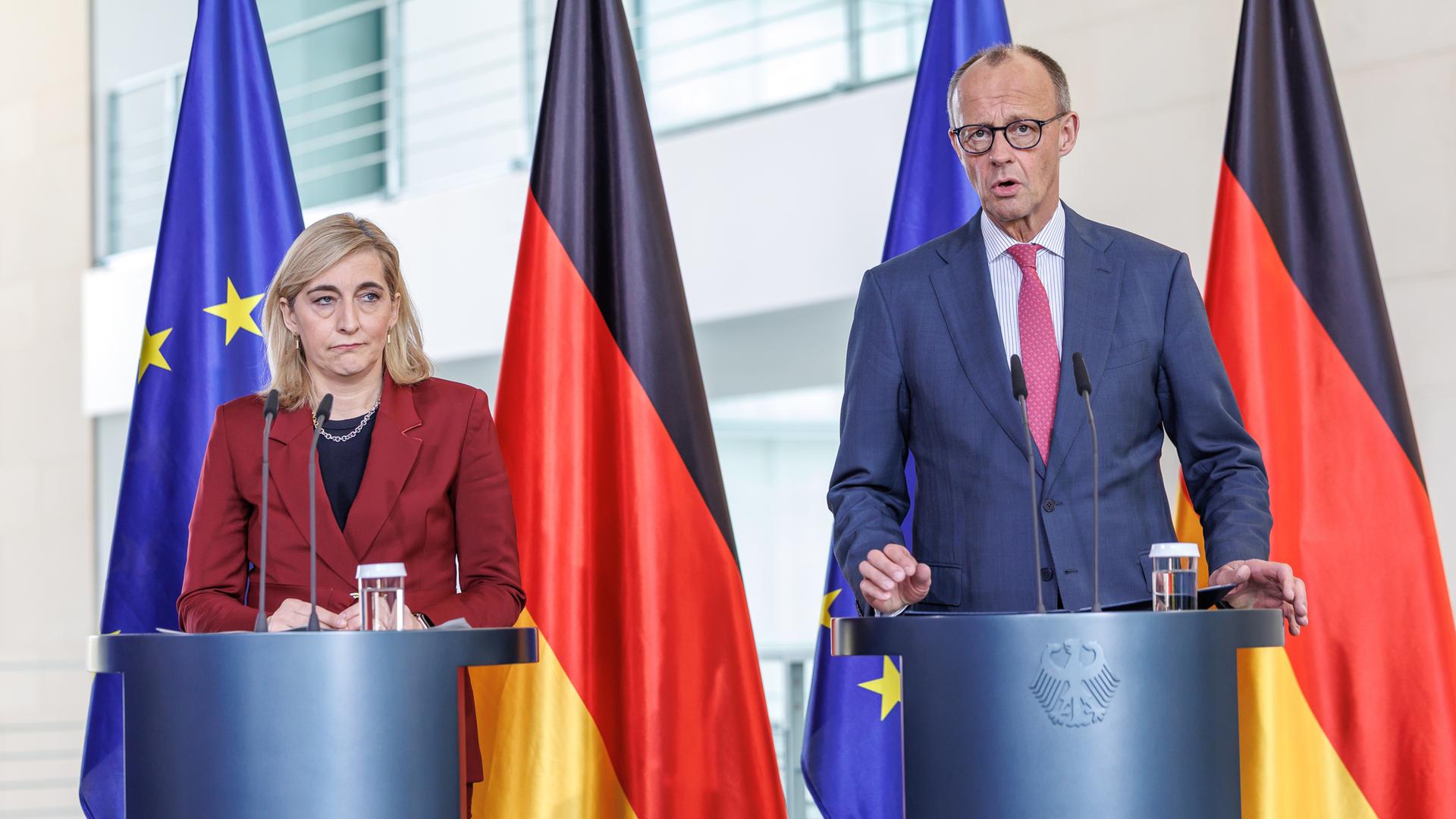 Bundesministerin Nina Warken bei einer Pressekonferenz mit Bundeskanzler Friedrich Merz (CDU), im Bundeskanzleramt in Berlin am 29.4.2026.