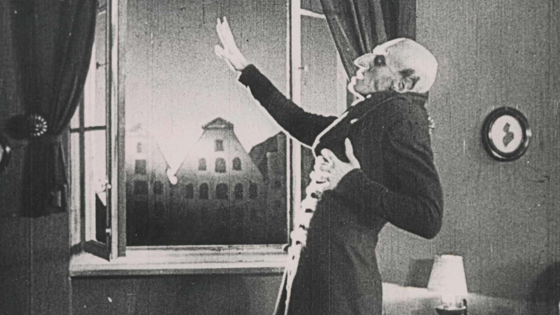 Szene aus Friedrich Wilhelm Murnaus "Nosferatu - Symphonie des Grauens".