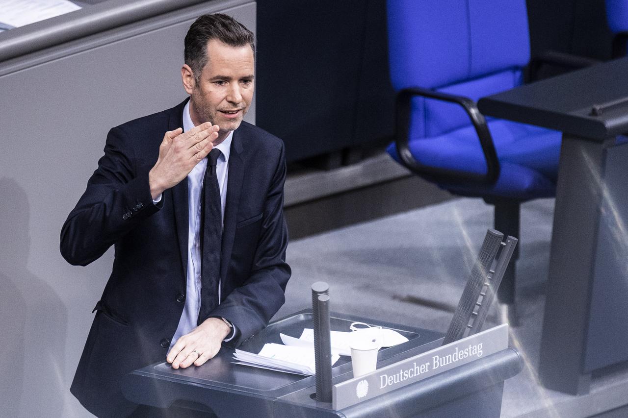 Christian Dürr, Fraktionsvorsitzender der FDP, aufgenommen im Rahmen einer Debatte zu Regierungserklaerung des Bundeskanzlers in Berlin, 15.12.2021.