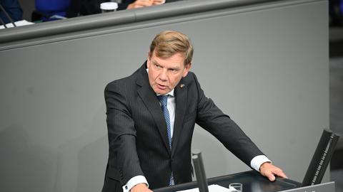 Johann Wadephul (CDU/CSU) spricht in der Generaldebatte um den Haushalt 2025 im Bundestag.