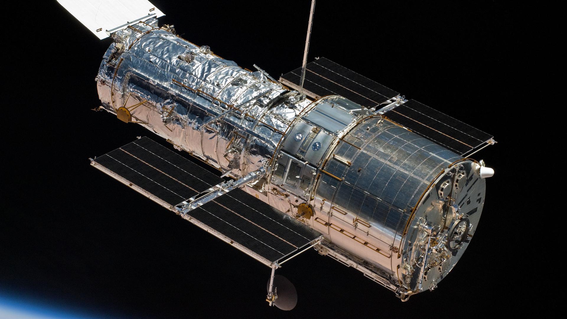 Seit mehr als 32 Jahren im Einsatz: das Hubble-Weltraumteleskop, aufgenommen nach der letzten Service-Mission 2009