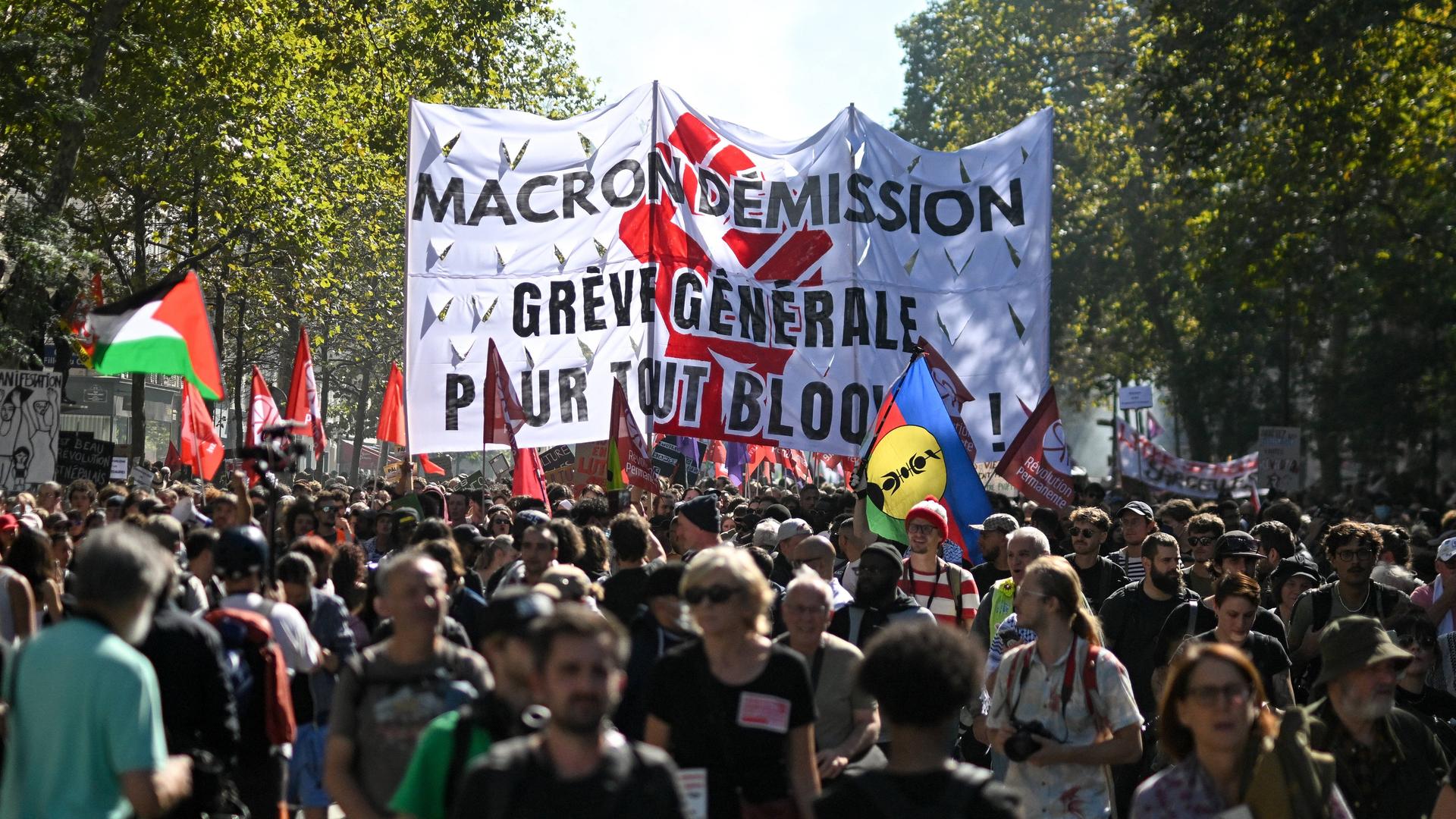 Demonstranten in Paris am 18. September 2025