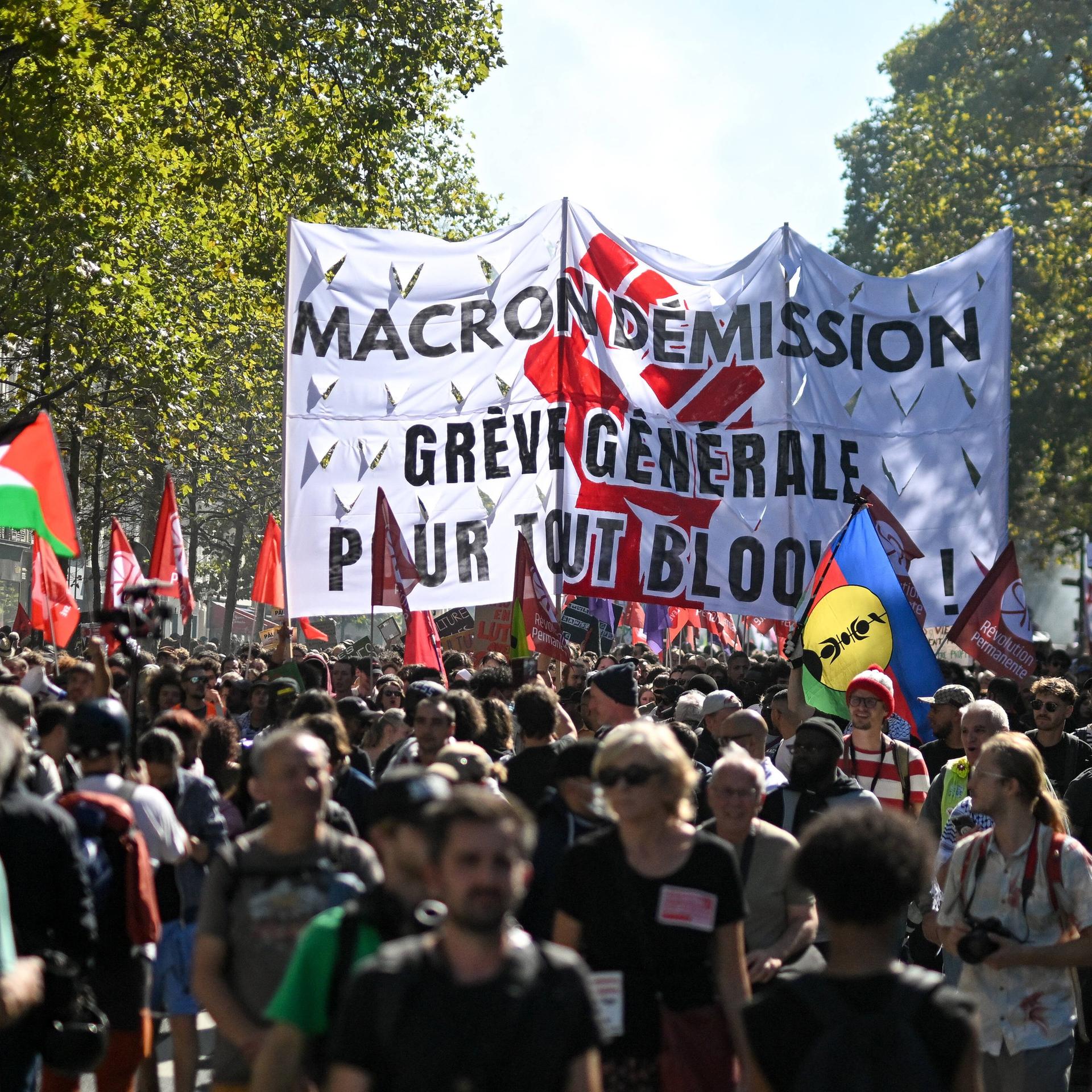 Frankreich - Massenproteste gegen Sparpläne der Regierung
