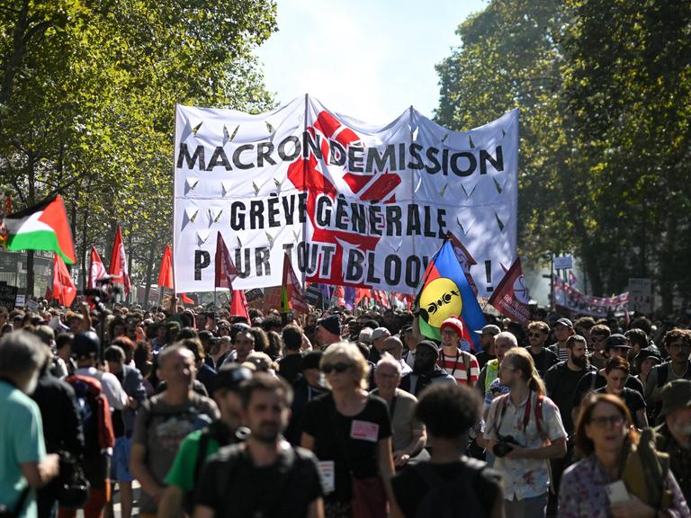 Demonstranten in Paris am 18. September 2025 Demonstranten in Paris am 18. September 2025