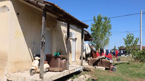 Ein Haus in einer Roma-Siedlung in Mavrits, Griechenland, 2023.