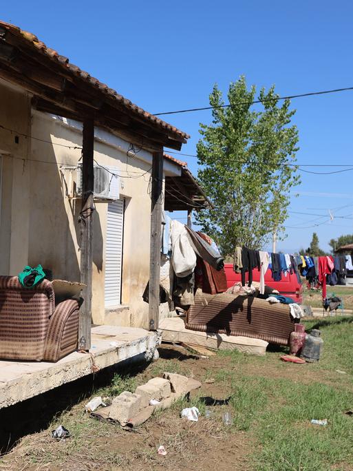 Ein Haus in einer Roma-Siedlung in Mavrits, Griechenland, 2023.