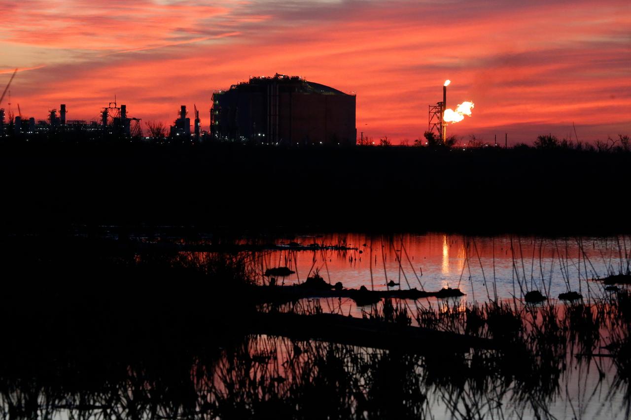 Eine Flamme brennt am Export-Terminal Venture Global LNG in Cameron, Louisiana.