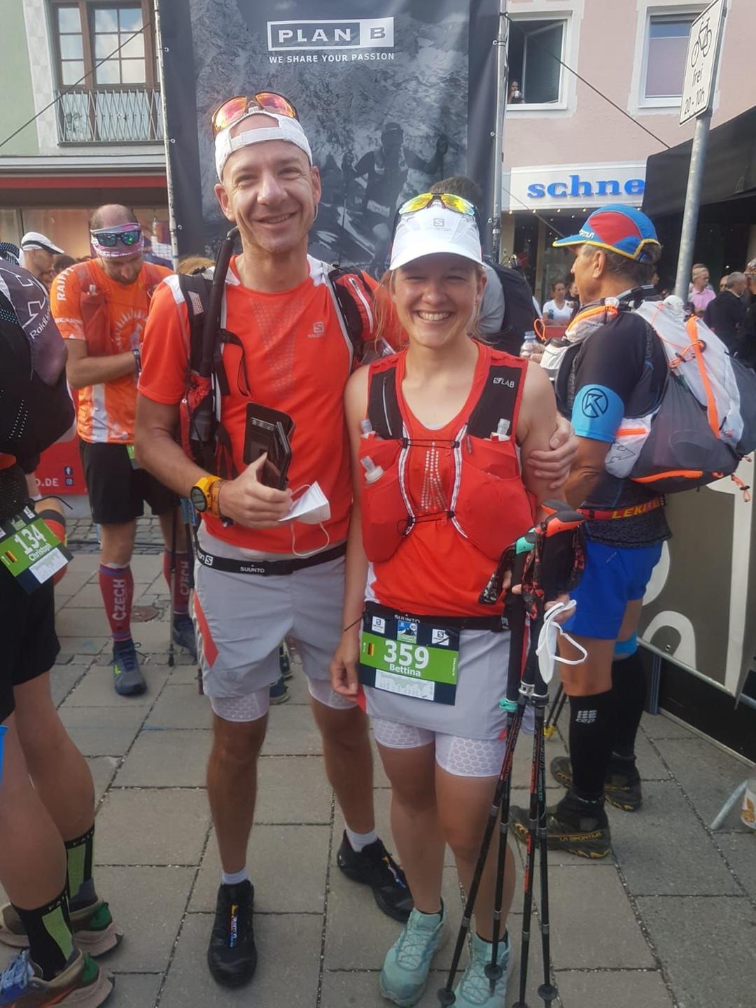 Mario Wierick und Freundin im Ziel beim Zugspitz Ultra Trail (ZUT) 2022 in Garmisch-Partenkirchen