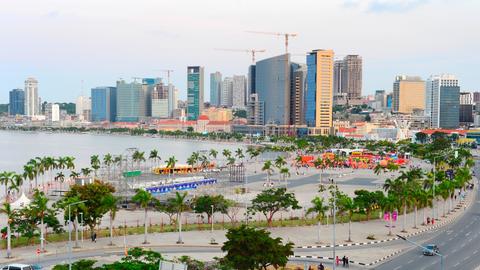 Strandpromenade von Luanda im Abendlicht. Strandpromenade von Luanda im Abendlicht.