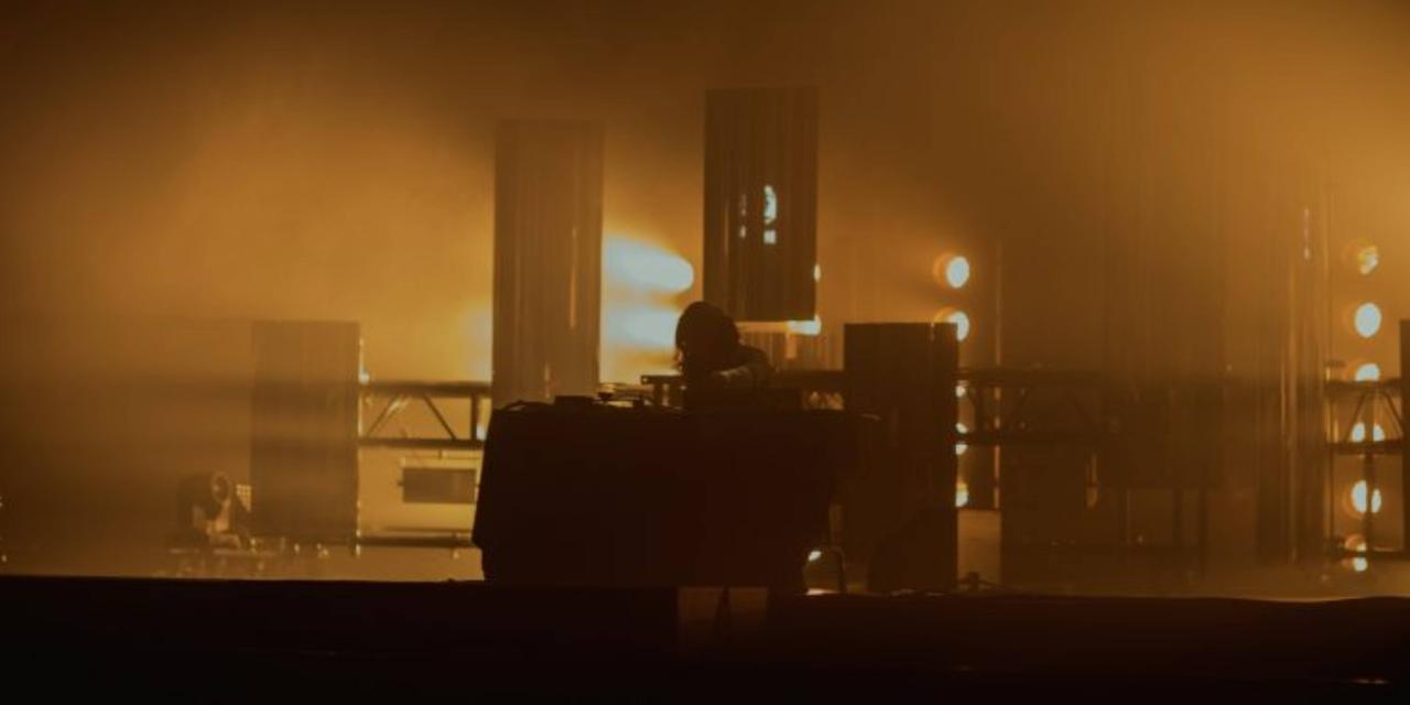 Sarah Davachi an der Hammond Orgel beim elektronischen Musikfestival MUTEK Montréal im August 2017.