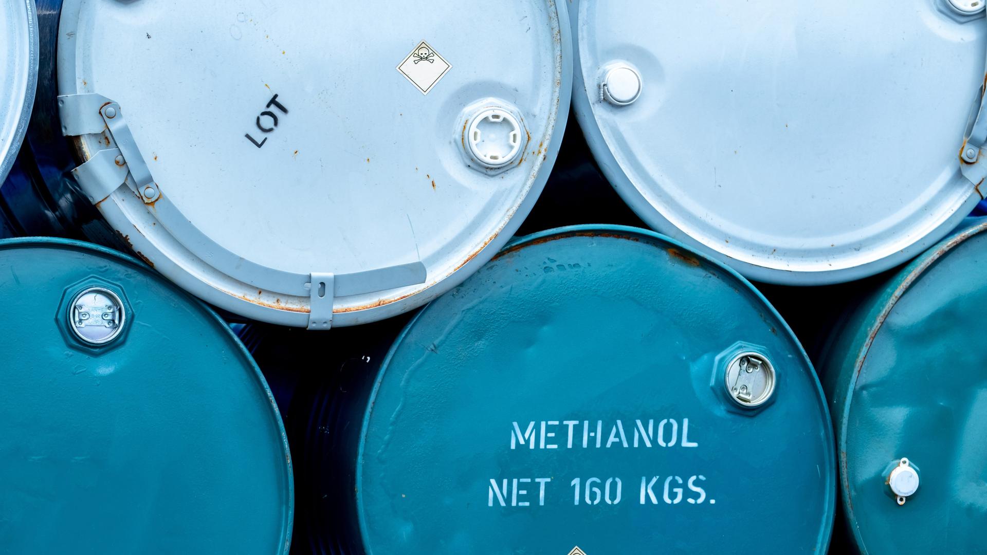 Herkömmliches Methanol ist deutlich günstiger in der Herstellung als grünes Methanol. Ein Berliner Startup möchte das ändern und auch grünes Methonal wirtschaftlicher herstellen lassen.