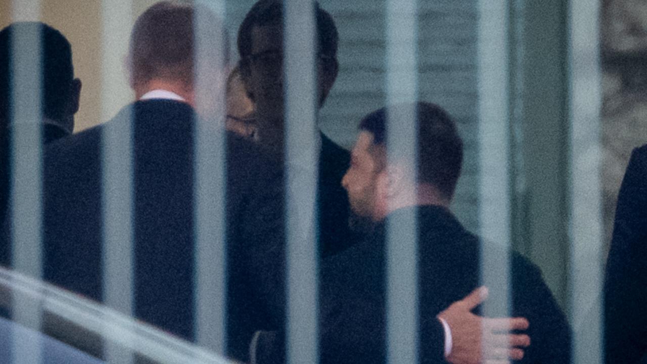 Bundeskanzler Friedrich Merz begrüßt Wolodymyr Selenskyj vor den Ukraine-Beratungen im Kanzleramt.