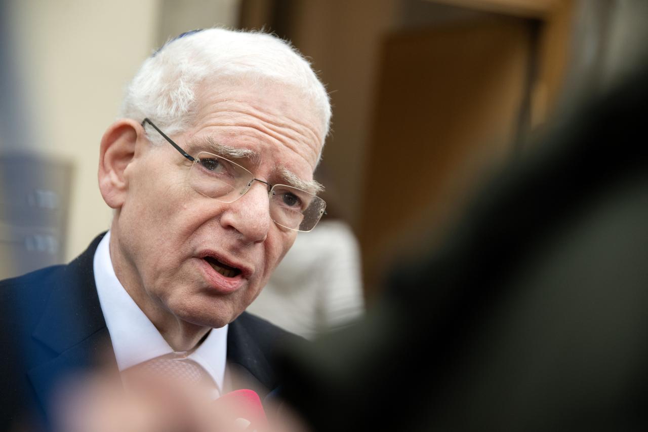 Josef Schuster, Präsident des Zentralrats der Juden in Deutschland, gibt ein Interview.