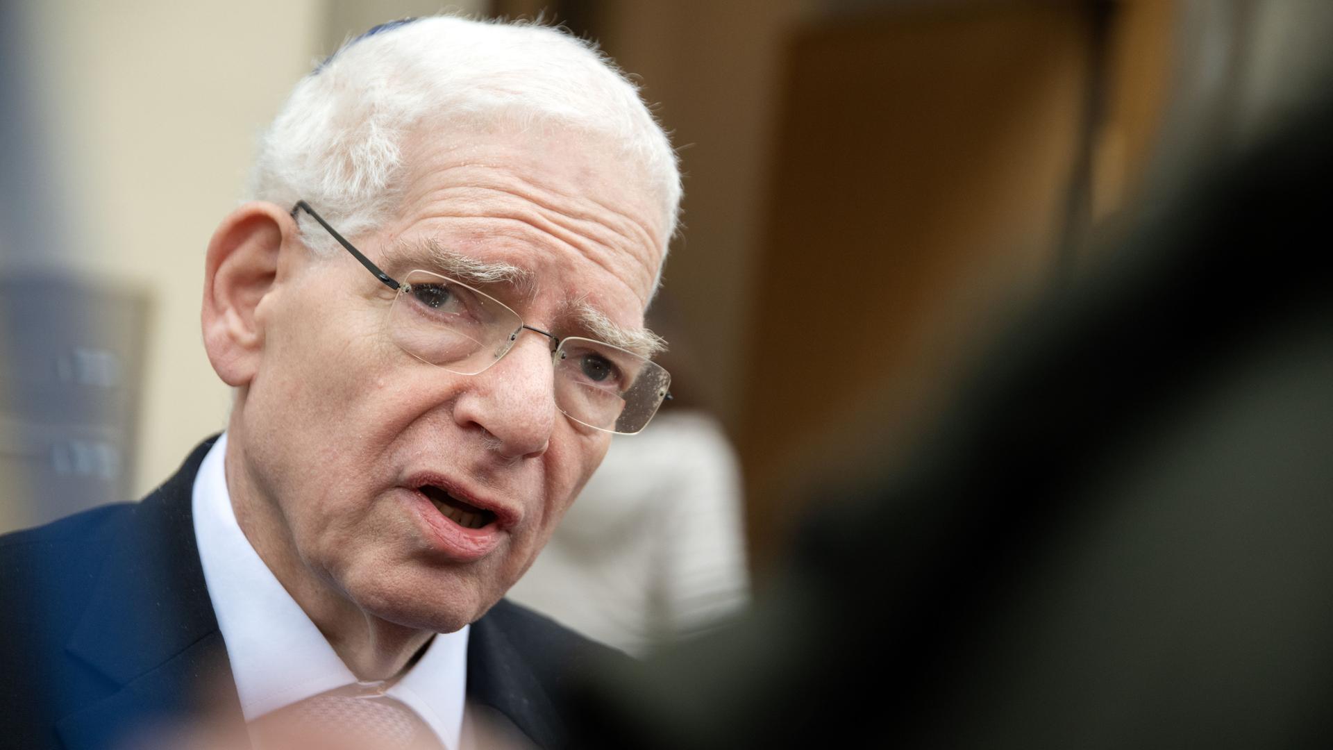 Josef Schuster, Präsident des Zentralrats der Juden in Deutschland, gibt ein Interview.