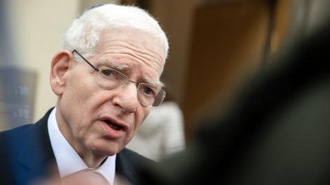 Josef Schuster, Präsident des Zentralrats der Juden in Deutschland, gibt ein Interview.