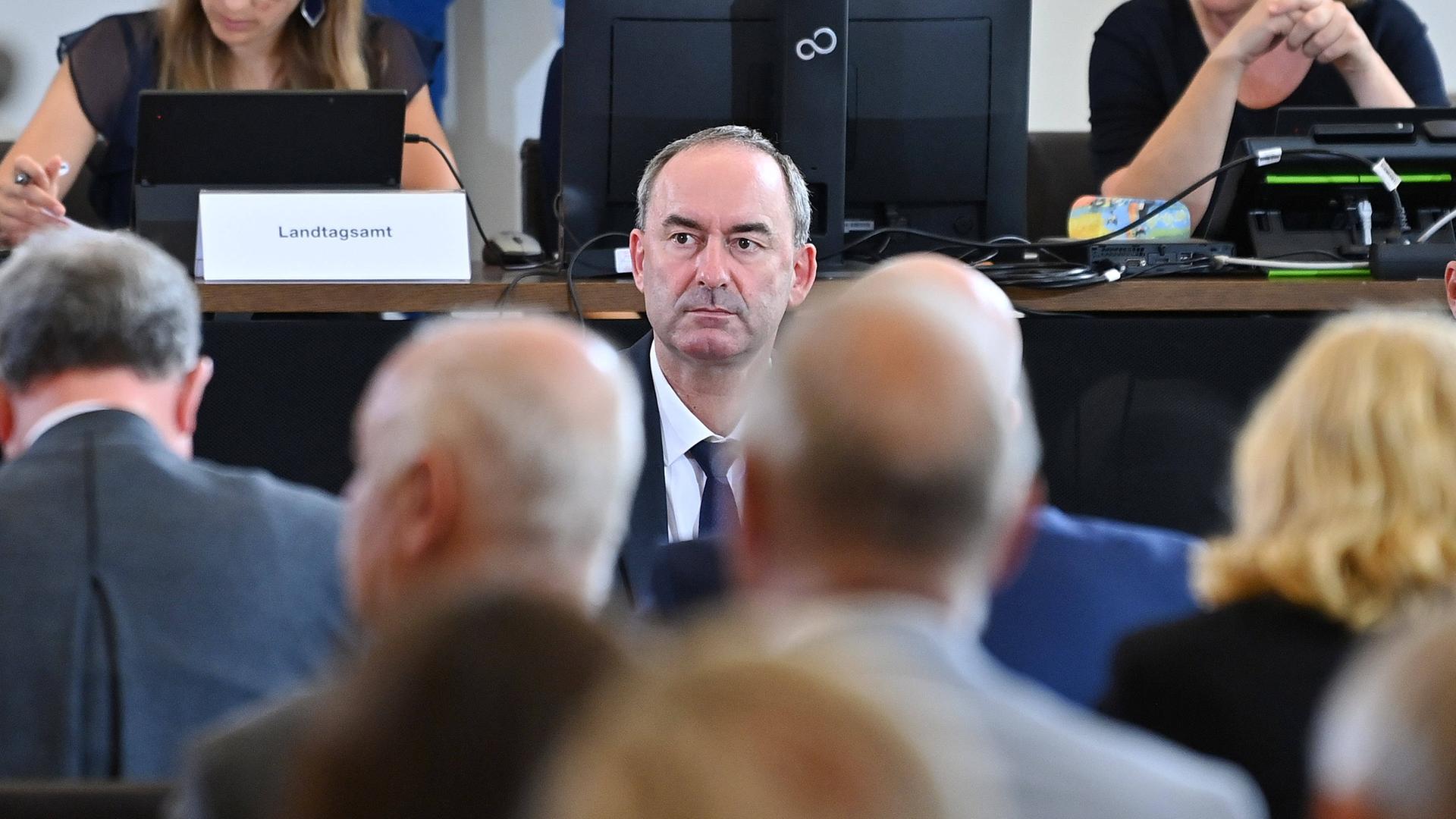 Hubert Aiwanger (Freie Wähler) bei einer Debatte zur Flugblatt-Affäre im bayerischen Landtag.