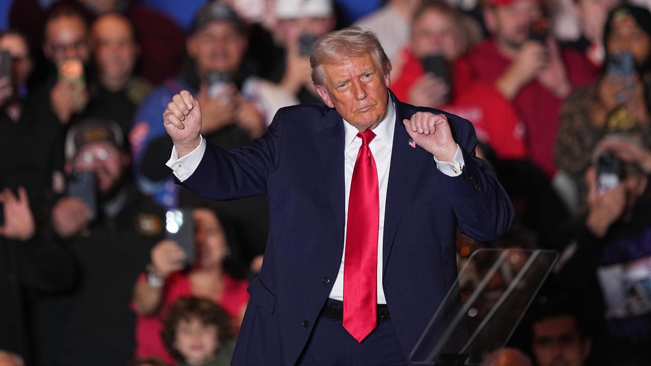 US-Präsident Donald Trump tanzt während eines Auftrittes im Mount Airy Casino Resort in Pennsylvania am 9. Dezember 2025 US-Präsident Donald Trump tanzt während eines Auftrittes im Mount Airy Casino Resort in Pennsylvania am 9. Dezember 2025