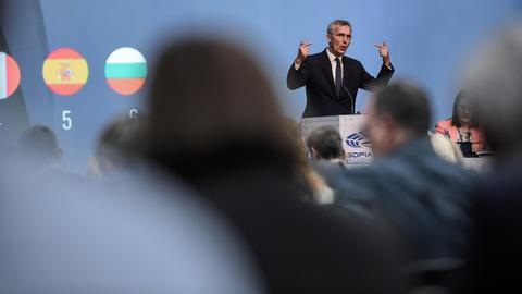 NATO-Generalsekretär Stoltenberg spricht bei einer Veranstaltung in Sofia.