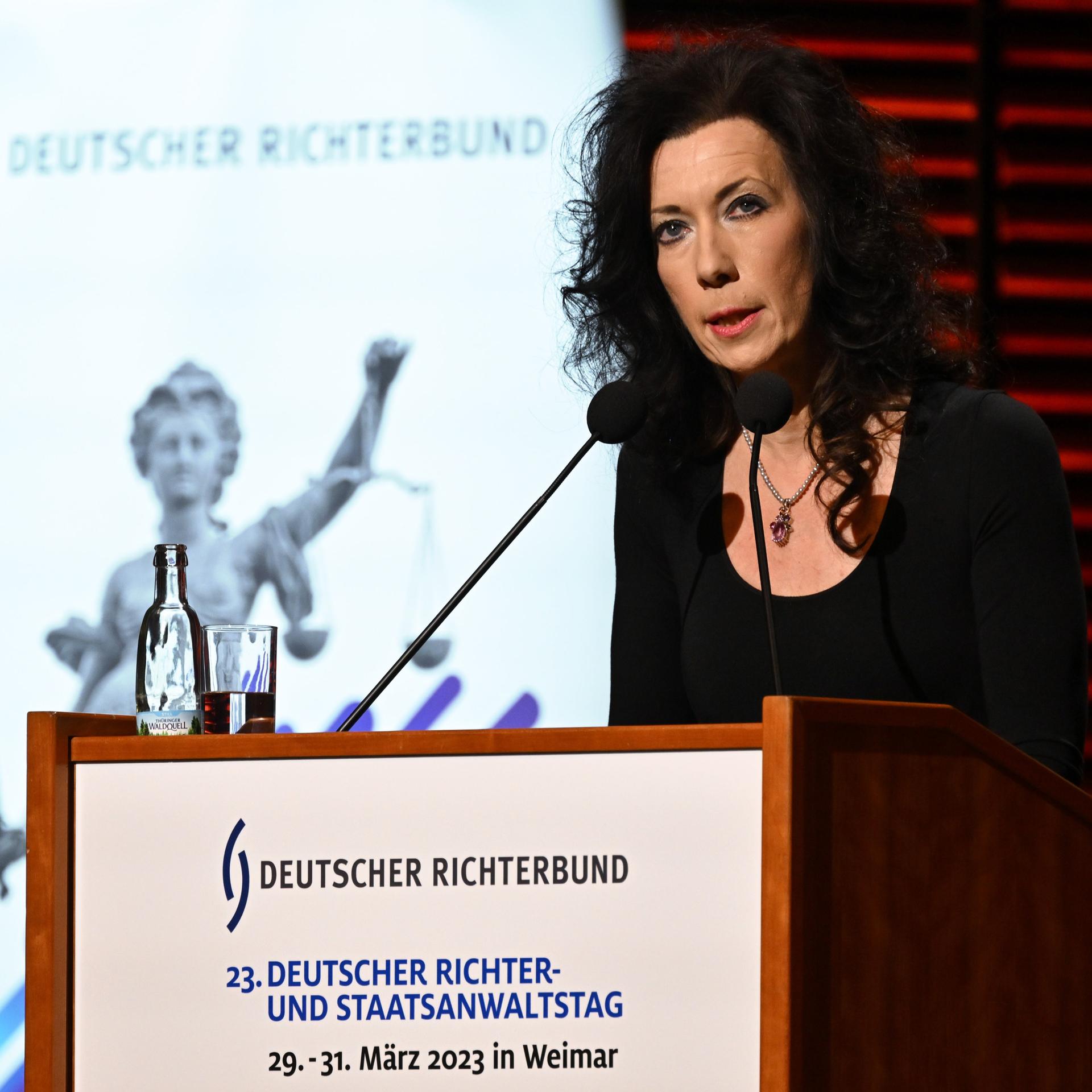 Andrea Titz, Vorsitzende des Deutschen Richterbundes, spricht zur Eröffnung des 23. Richter- und Staatsanwaltstages.