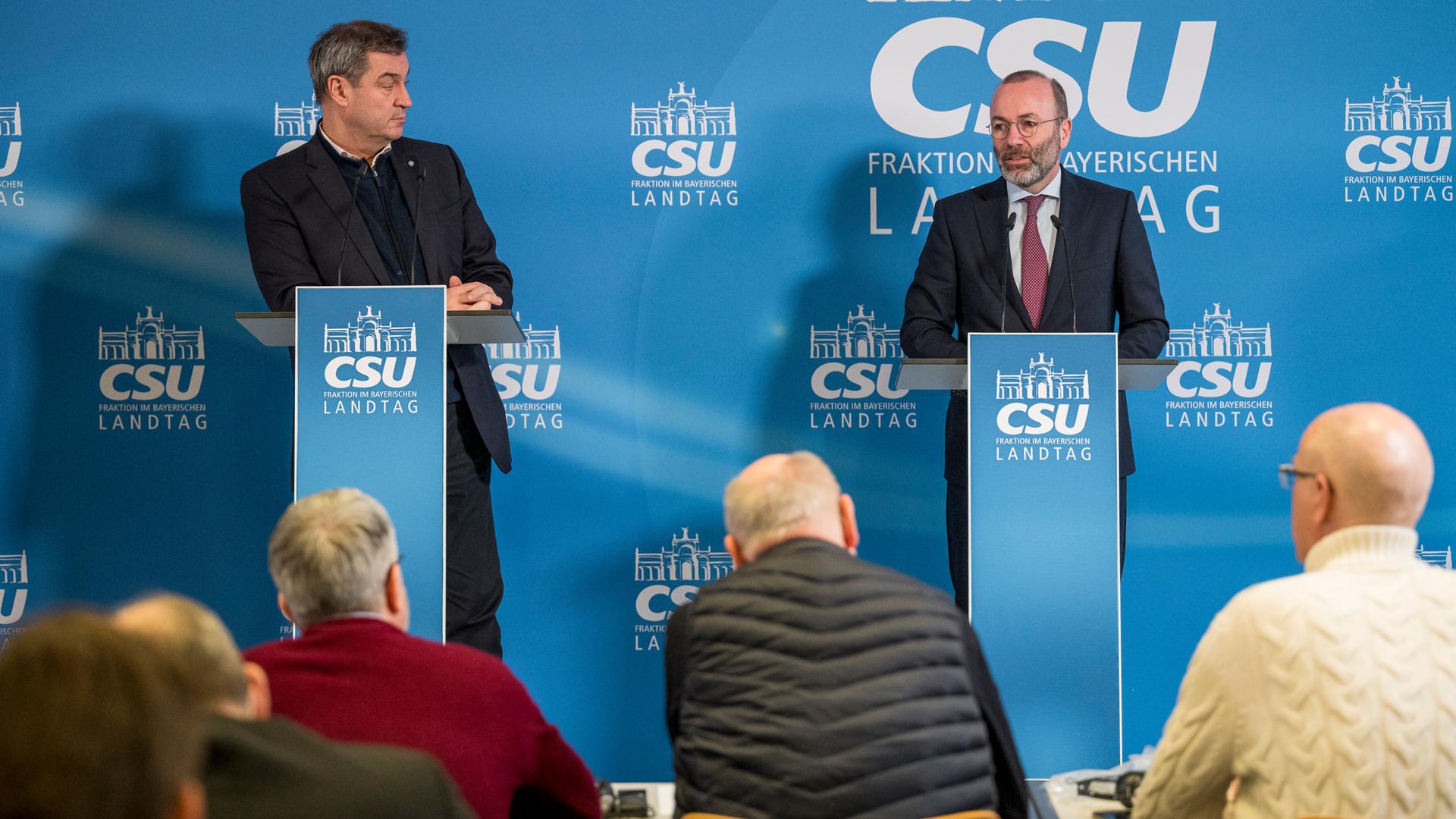 Bad Staffelstein: Markus Söder (l, CSU), Ministerpräsident von Bayern und Manfred Weber (r, CSU), Vorsitzender der EVP-Fraktion im Europäischen Parlament und der Europäischen Volkspartei, bei der Pressekonferenz zur Winterklausur der CSU-Landtagsfraktion.