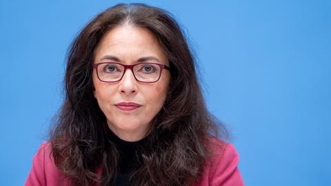 Ein Porträt der DGB-Chefin Yasmin Fahimi.